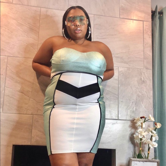 Plus size strapless dress - Picture 3 of 4